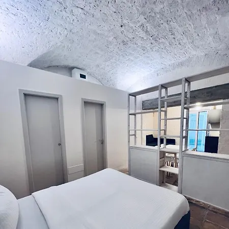 Dante's Patio Apartment